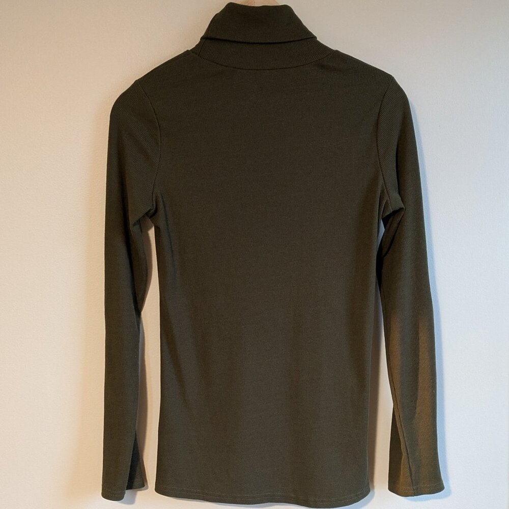 Long Sleeve Pullover Turtleneck Top - Picture 4 of 6